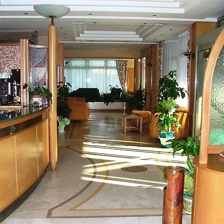 Lory & Ristorante Ferraro 4* Celano