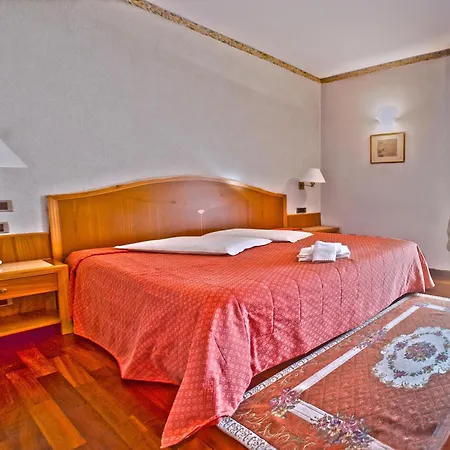 ホテル Lory & Ristorante Ferraro 4*