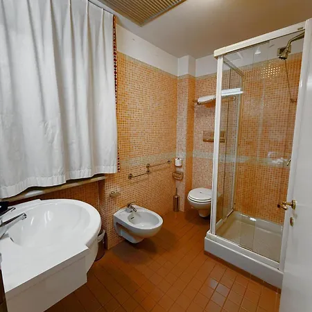 Lory & Ristorante Ferraro Hotel 4*