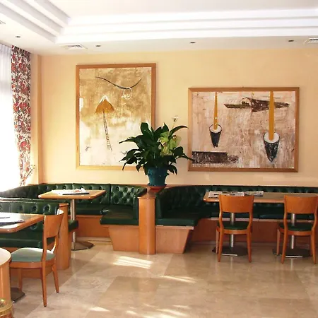 Lory & Ristorante Ferraro 4*