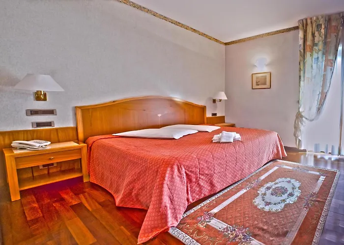 Отель Lory & Ristorante Ferraro 4*