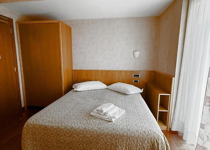 Отель Lory & Ristorante Ferraro