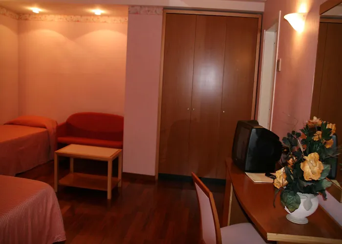 Lory & Ristorante Ferraro Отель 4*